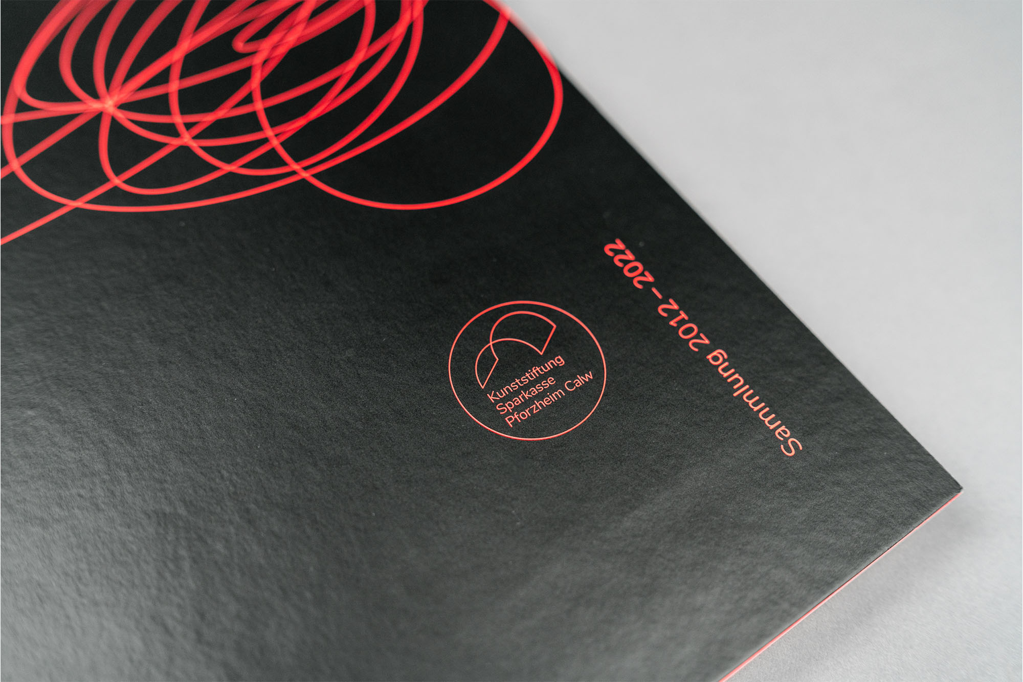 Zwei Bände, ein roter Faden