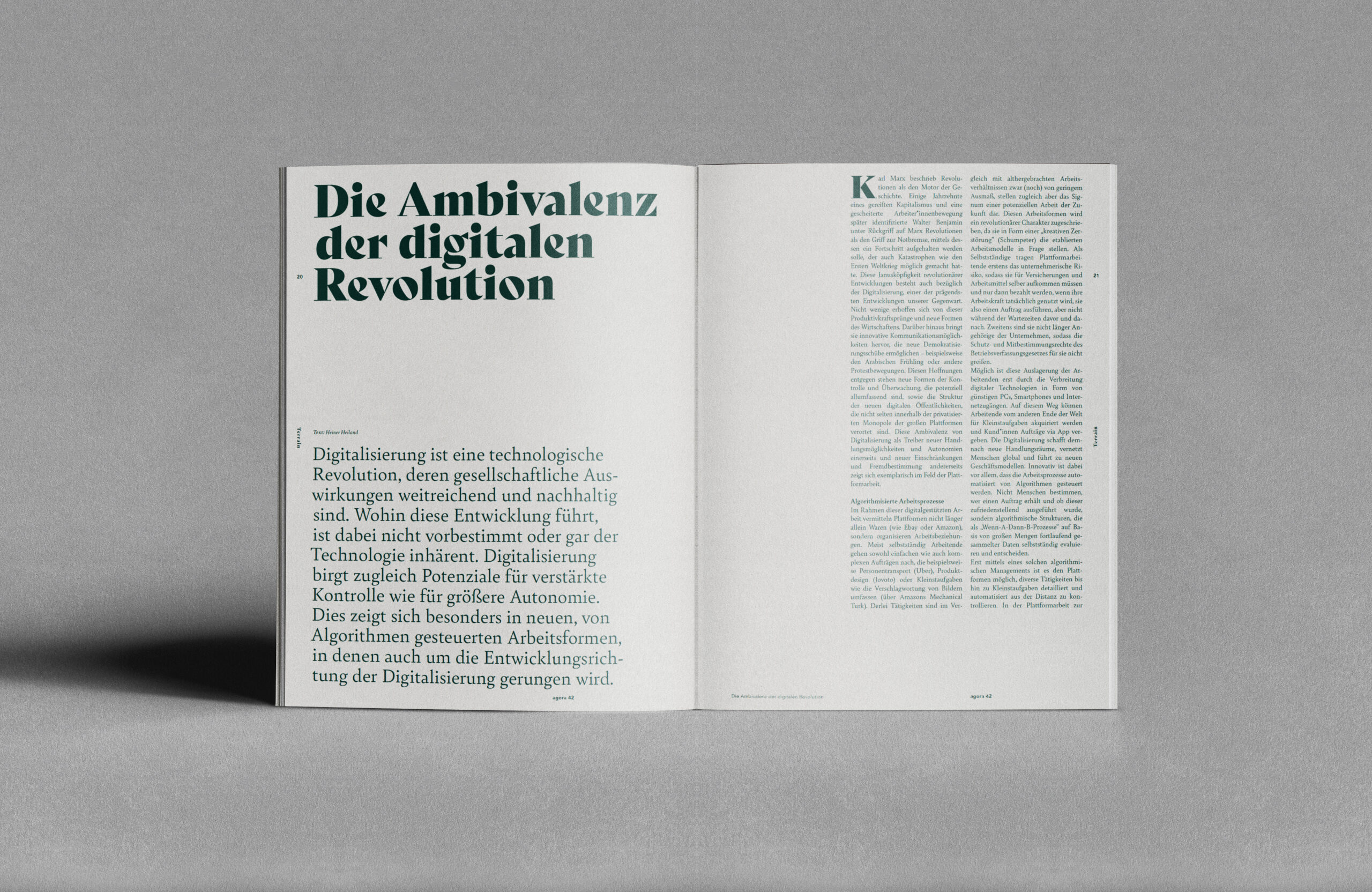 Foto von einer aufgeschlagenen Magazin-Doppelseite. Links steht die Artikelüberschrift "Die Ambivalenz der digitalen Revolution sowie der dazugehörige Einleitungstext zum Artikel. Rechts steht der dazugehörige Artikeltext.